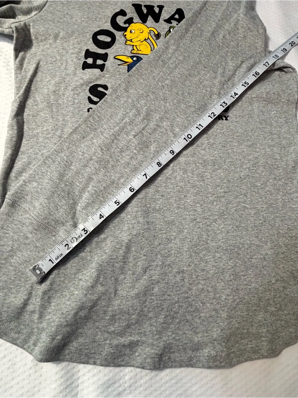 Amazon HARRY POTTER HOGWARTHS NWT Gray Long Sleeve Youth Jersey Size M